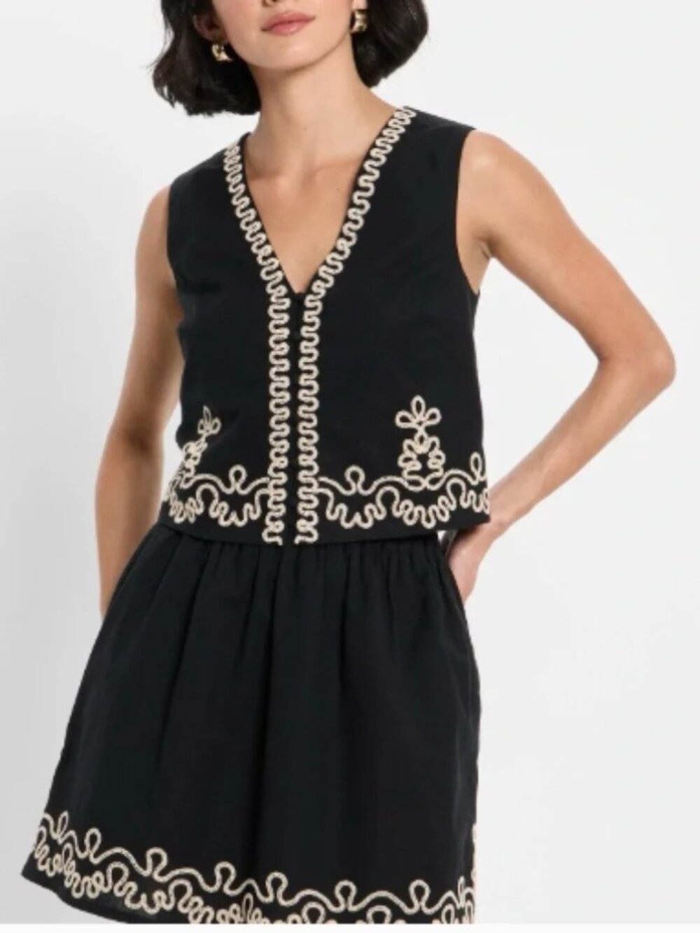 NWT Future Collective 2-Piece Embroidered Linen Blend Set – Size Small